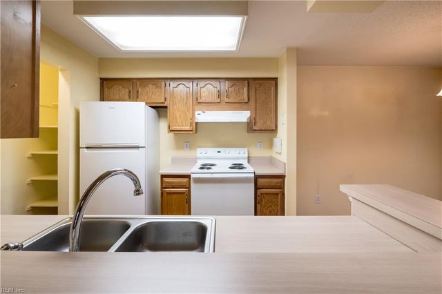 327 Gainsborough SQ, Chesapeake, VA 23320