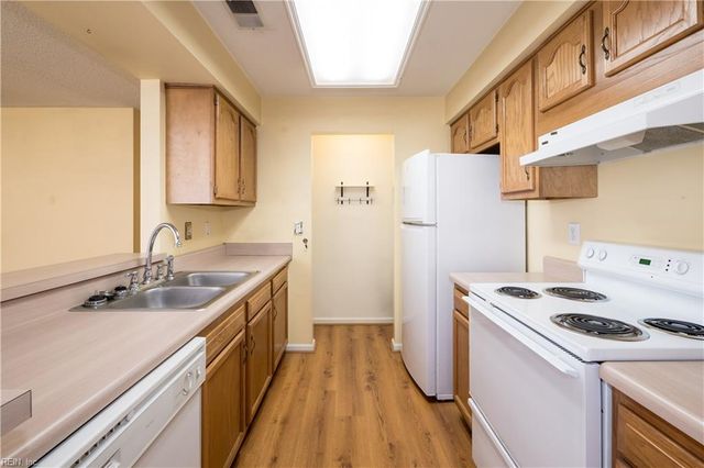 327 Gainsborough SQ, Chesapeake, VA 23320