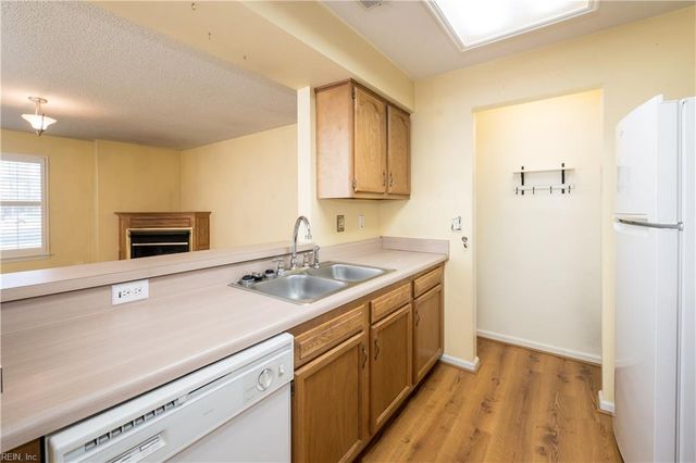 327 Gainsborough SQ, Chesapeake, VA 23320