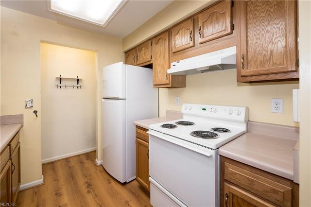 327 Gainsborough SQ, Chesapeake, VA 23320