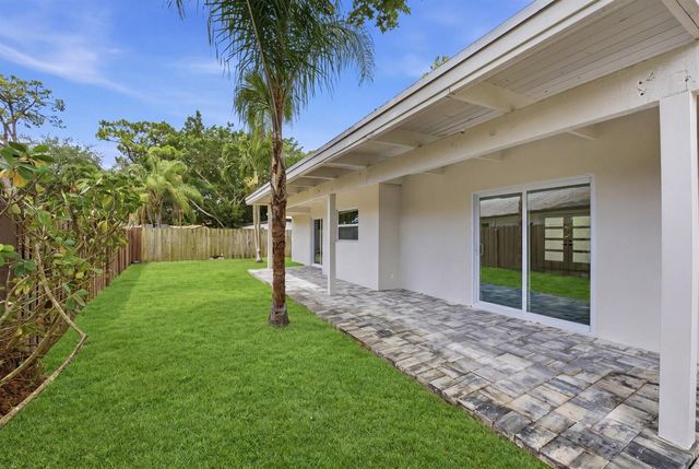 2908 NW 24th Way, Boca Raton, FL 33431