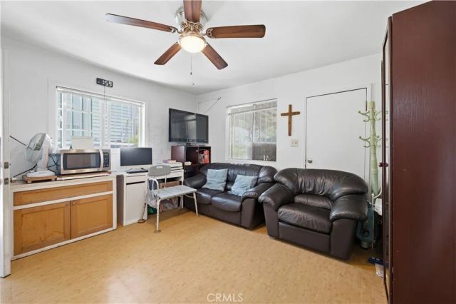 927 E 28th St, Los Angeles, CA 90011