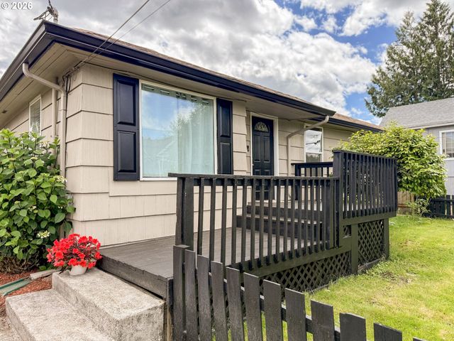 418 WILLAMETTE St, Oregon City, OR 97045