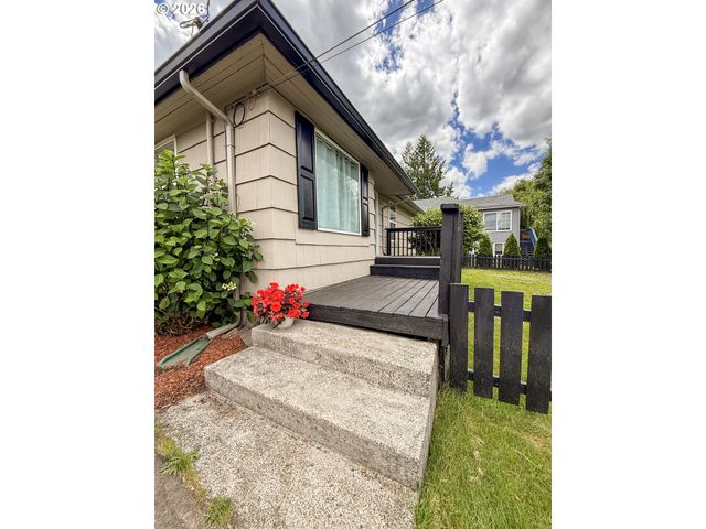 418 WILLAMETTE St, Oregon City, OR 97045