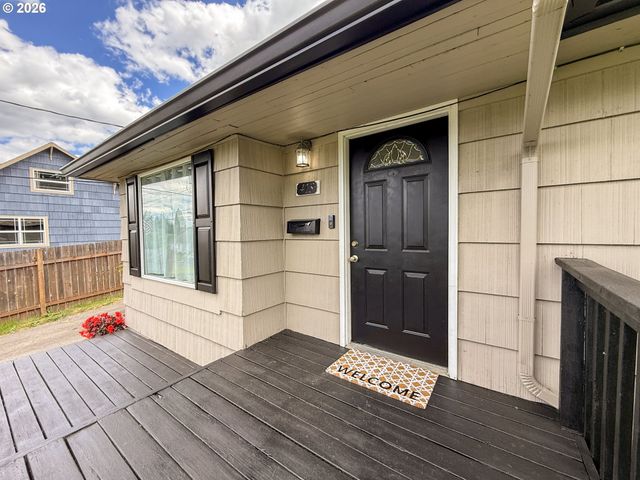 418 WILLAMETTE St, Oregon City, OR 97045