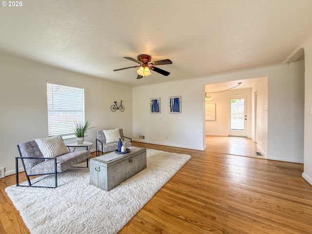 418 WILLAMETTE St, Oregon City, OR 97045