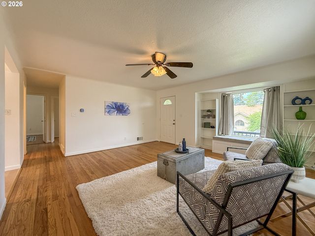 418 WILLAMETTE St, Oregon City, OR 97045