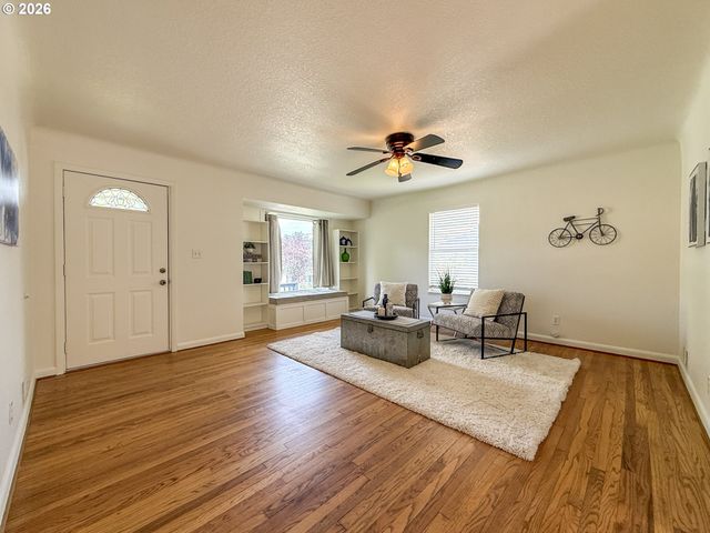 418 WILLAMETTE St, Oregon City, OR 97045