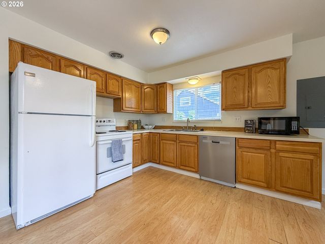 418 WILLAMETTE St, Oregon City, OR 97045