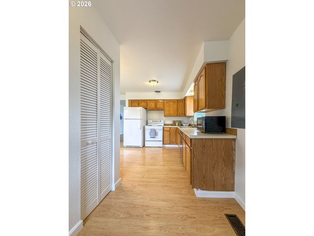 418 WILLAMETTE St, Oregon City, OR 97045