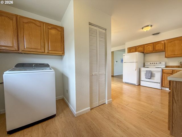 418 WILLAMETTE St, Oregon City, OR 97045