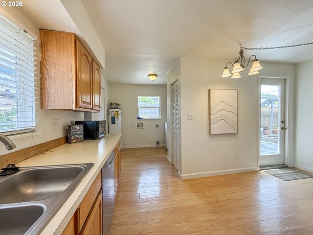 418 WILLAMETTE St, Oregon City, OR 97045