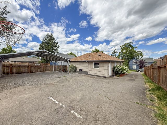 418 WILLAMETTE St, Oregon City, OR 97045
