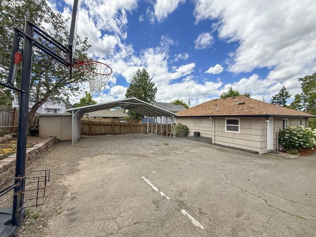 418 WILLAMETTE St, Oregon City, OR 97045
