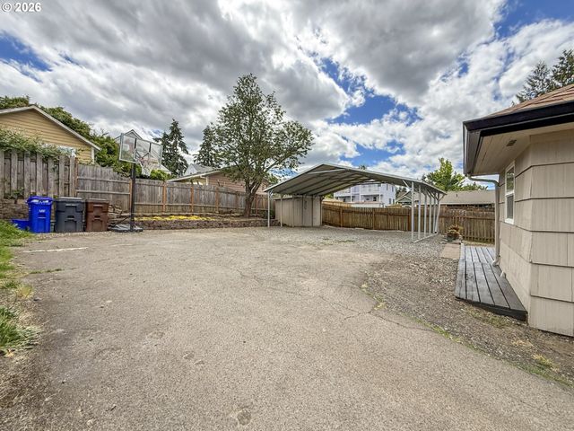 418 WILLAMETTE St, Oregon City, OR 97045