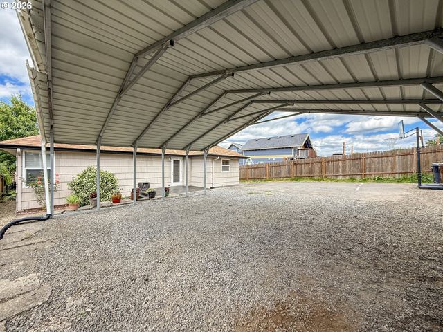 418 WILLAMETTE St, Oregon City, OR 97045