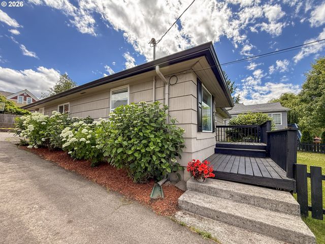 418 WILLAMETTE St, Oregon City, OR 97045