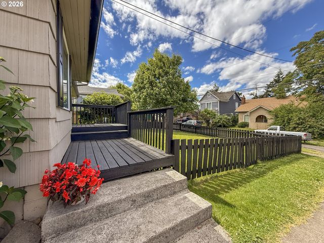 418 WILLAMETTE St, Oregon City, OR 97045