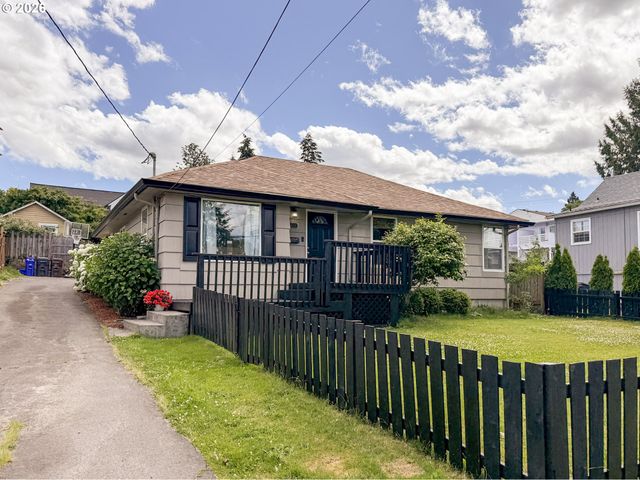 418 WILLAMETTE St, Oregon City, OR 97045