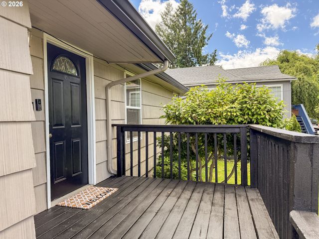 418 WILLAMETTE St, Oregon City, OR 97045