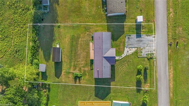 185 Mountain Dale Drive, North Wilkesboro, NC 28659
