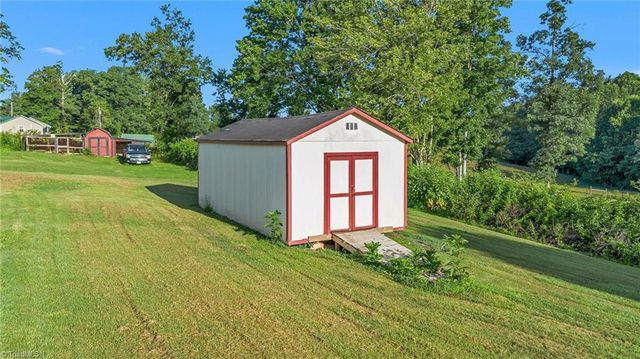 185 Mountain Dale Drive, North Wilkesboro, NC 28659