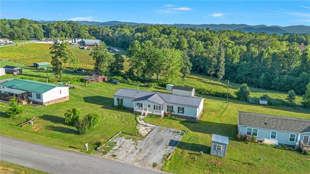 185 Mountain Dale Drive, North Wilkesboro, NC 28659