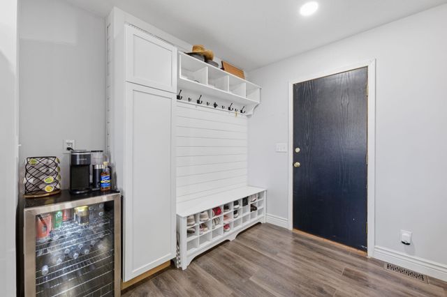 4819 E Willow Point Ct, Bel Aire, KS 67220