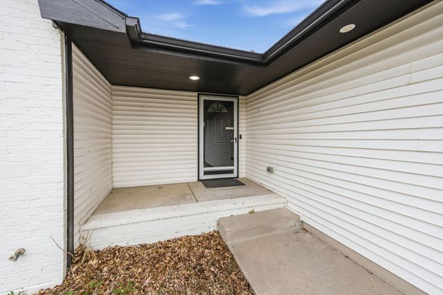 4819 E Willow Point Ct, Bel Aire, KS 67220