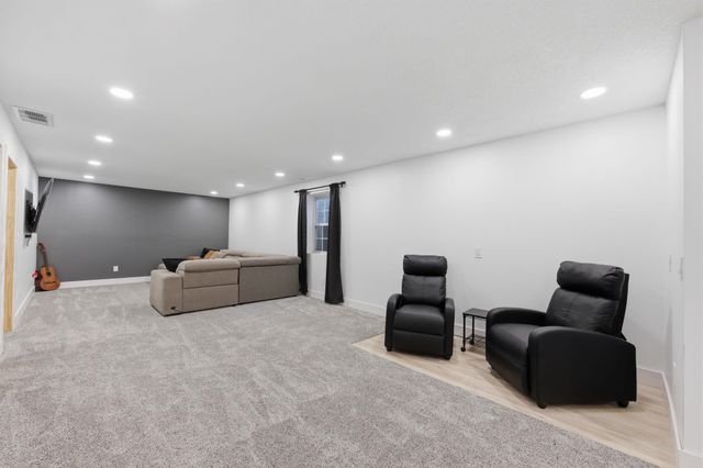 4819 E Willow Point Ct, Bel Aire, KS 67220