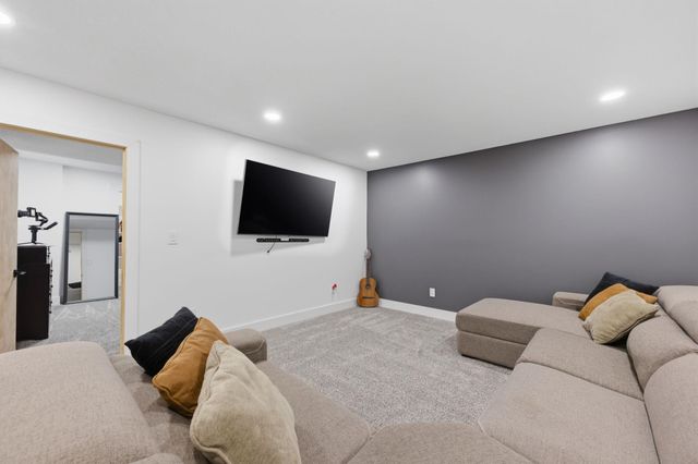 4819 E Willow Point Ct, Bel Aire, KS 67220