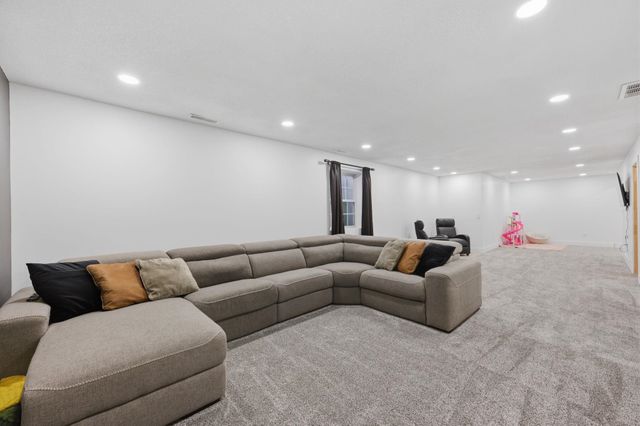 4819 E Willow Point Ct, Bel Aire, KS 67220