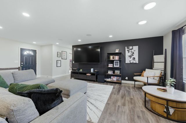 4819 E Willow Point Ct, Bel Aire, KS 67220