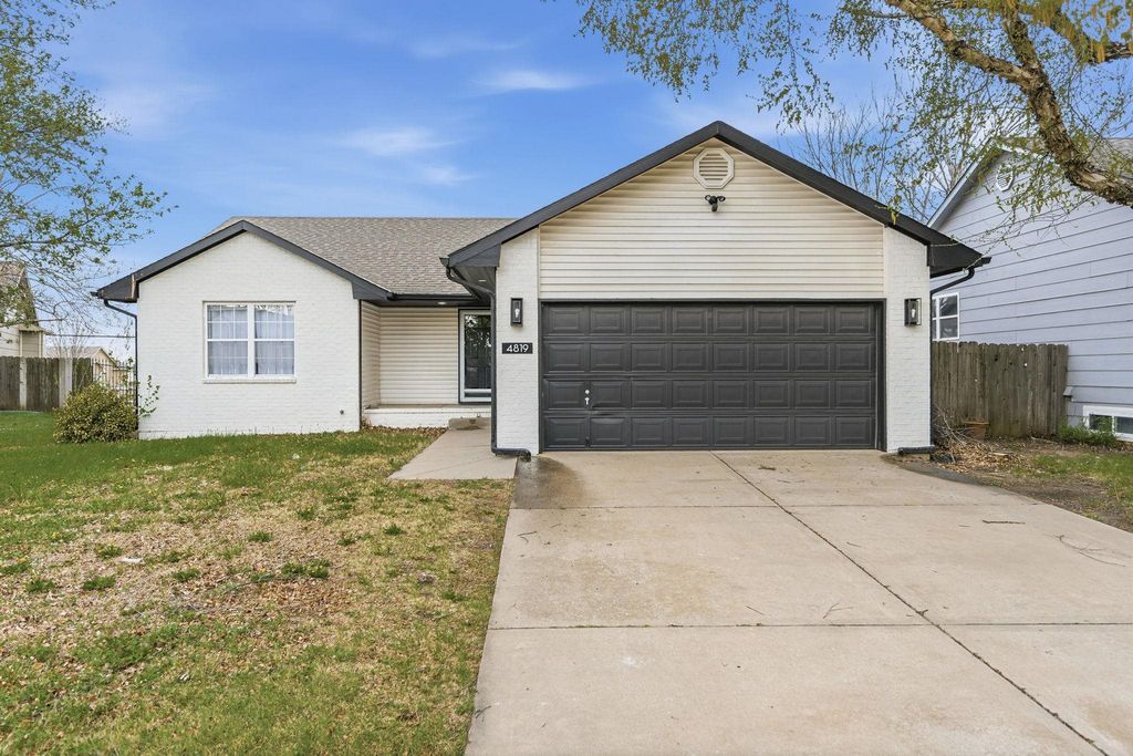 4819 E Willow Point Ct, Bel Aire, KS 67220