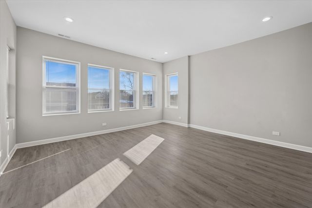 8018 S Harvard Avenue, Chicago, IL 60620