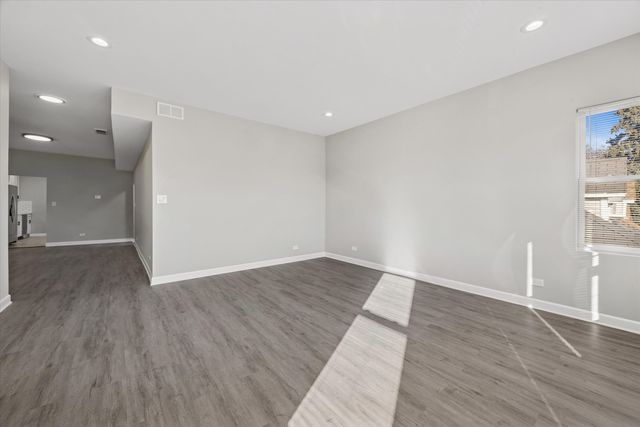 8018 S Harvard Avenue, Chicago, IL 60620