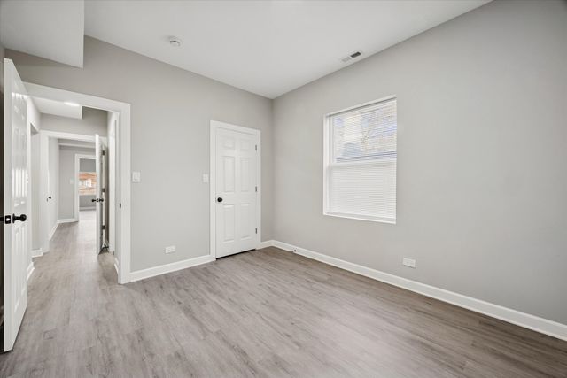 8018 S Harvard Avenue, Chicago, IL 60620
