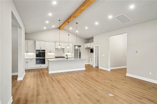 22675 W 89th Street, Lenexa, KS 66227