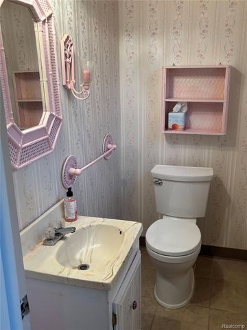 740 Sheffield Drive, Madison Heights, MI 48071