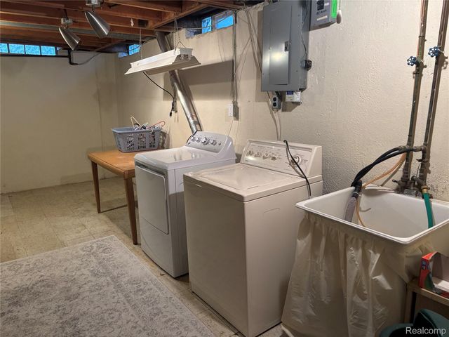 740 Sheffield Drive, Madison Heights, MI 48071