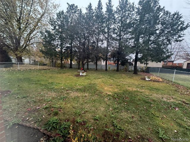 740 Sheffield Drive, Madison Heights, MI 48071