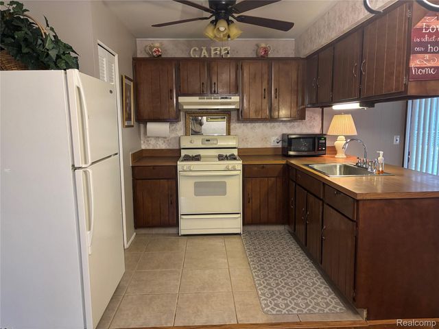 740 Sheffield Drive, Madison Heights, MI 48071