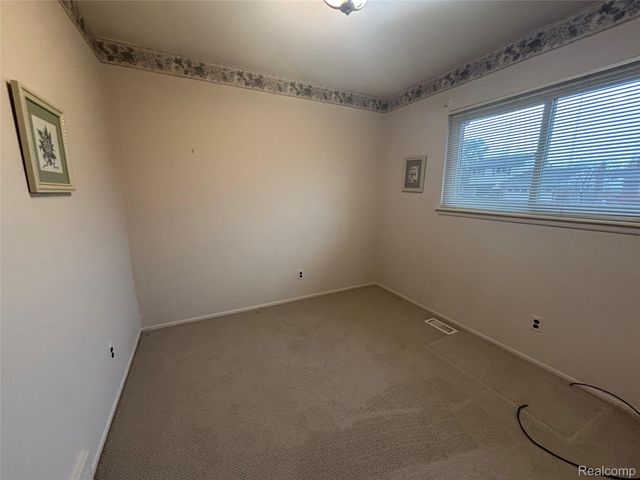 740 Sheffield Drive, Madison Heights, MI 48071