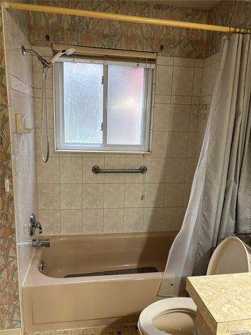 740 Sheffield Drive, Madison Heights, MI 48071