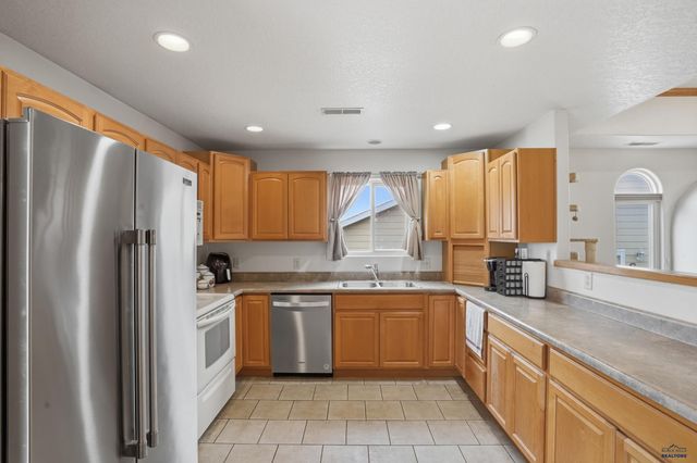 2556 SMITH AVE, Rapid City, SD 57701