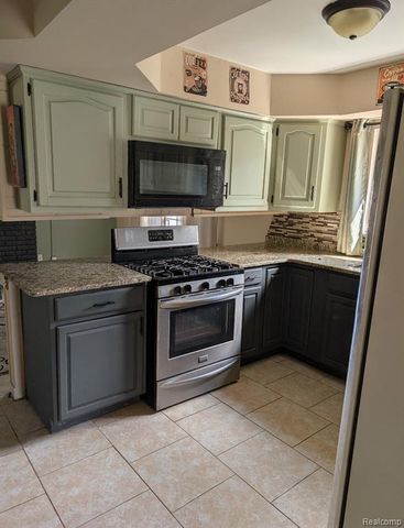 12423 Deming Drive, Sterling Heights, MI 48312