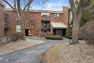 2200 W Good Hope ROAD #224, Glendale, WI 53209