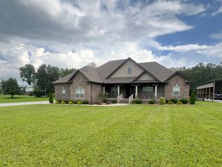 667 Pete Sain Rd, Manchester, TN 37355