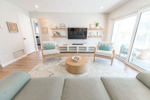 1472 47TH AVENUE NE, St Petersburg, FL 33703