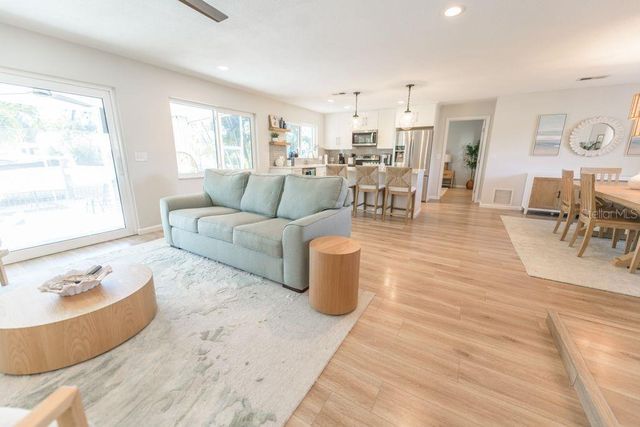 1472 47TH AVENUE NE, St Petersburg, FL 33703